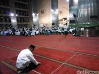 Ratusan Orang Berkumpul di Masjid Isiqlal, Siap Aksi 313