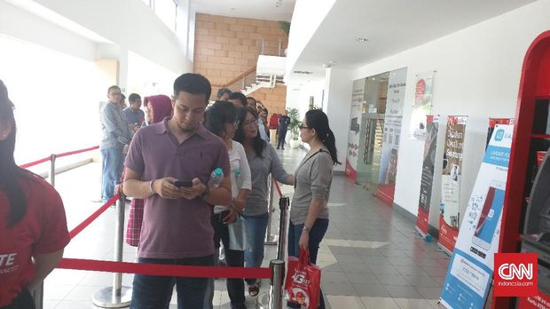 Ada Aksi 313, Antrean iPhone 7 Tetap Mengular