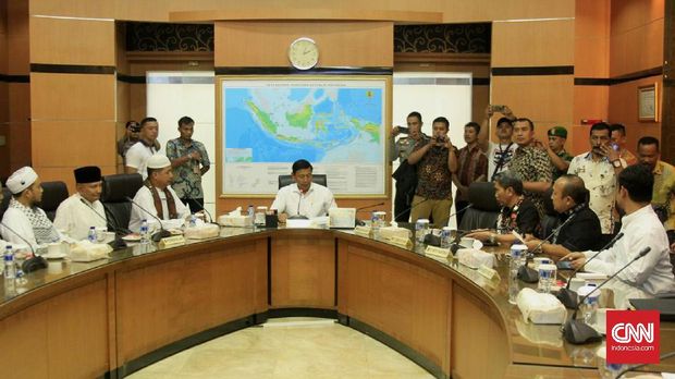 Wiranto Tindaklanjuti Status Penangkapan Sekjen FUI