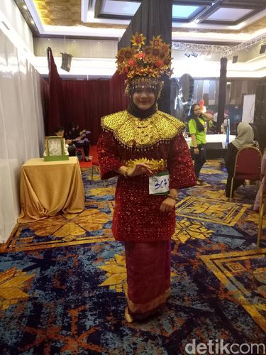 Foto: Cantiknya Ayuk-ayuk Palembang Kreasikan Baju Adat 