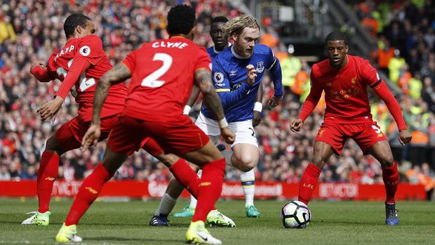 Aksi-aksi ciamik skuat Liverpool menghadapi permainan efektif Everton. 