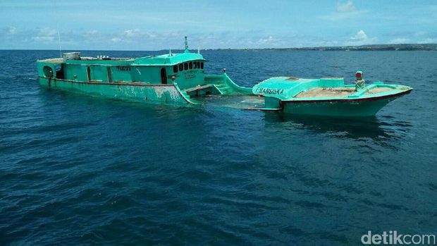 2 Kapal Pencuri Ikan Ditenggelamkan di Ambon, Ini Penampakannya