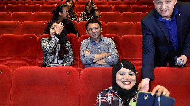 Hitam Putih Ahok di Balik Lensa Kamera
