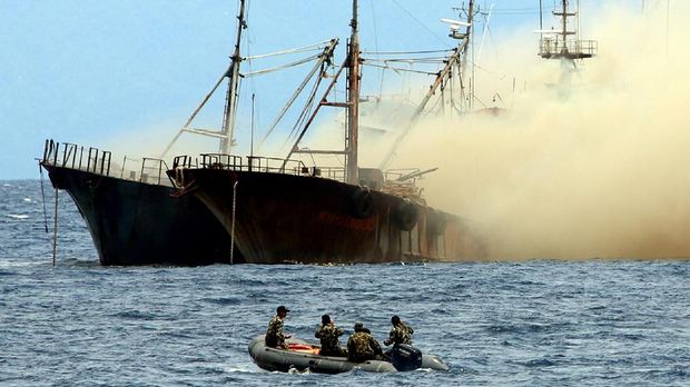 Upaya yang dilakukan KKP untuk mengurangi kapal pencuri ikan di perairan Indonesia.