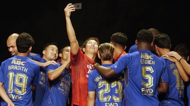 Persib Bandung menyerahkan sepenuhnya kepada Roberto Carlos untuk memilih para pemain. (