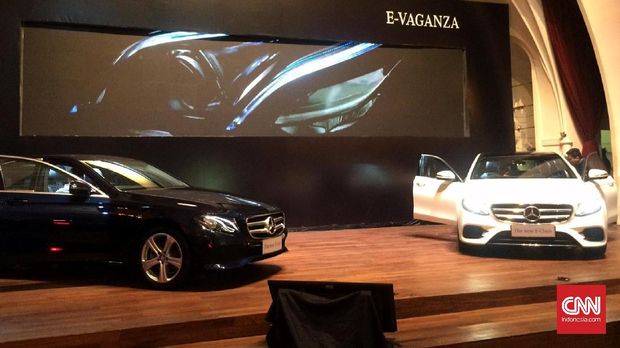 Menjadi 'Bos' di Balik Kemudi Mercedes-Benz E300 AMG Line