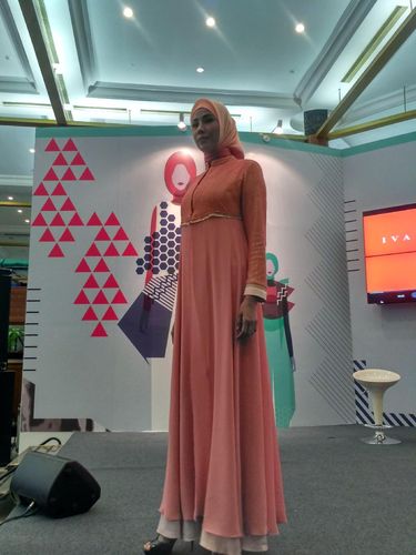  ZOYA  AND MUSLIM  FASHION Ivan  Gunawan  Pamer Koleksi 