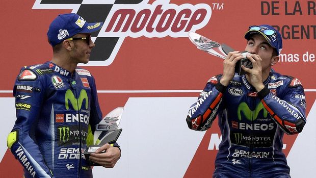Valentino Rossi menganggap Maverick Vinales tampil sempurna di dua seri awal MotoGP 2017.