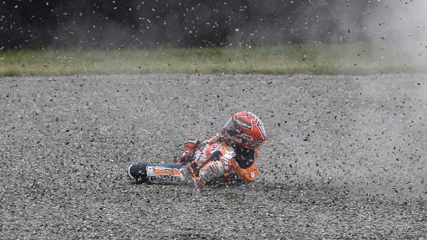 Marc Marquez mengalami kecelakaan di tikungan empat Sirkuit Motegi.