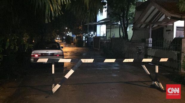Suasana di sekitar rumah Novel tampak sepi malam hari setelah kejadian.