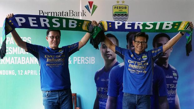 Direktur PT PBB, Teddy Tjahjono, menyebut kabar Carlos Tevez ke Persib hanya gosip. (