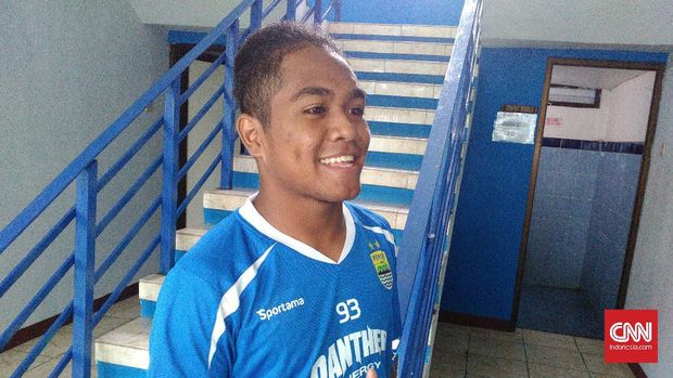 Pemain Persib Nantikan Nasib di Tangan Roberto Carlos