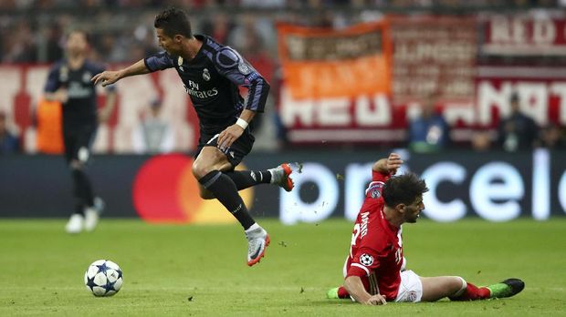 Real Madrid menang 2-1 di leg pertama berkat dua gol Cristiano Ronaldo.