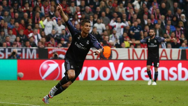 Cristiano Ronaldo sukses mencetak gol ke-100 di Liga Champions. (