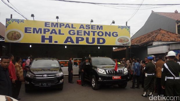 Warga Cirebon: Alhamdulillah, Bisa Makan Bareng Pak Jokowi