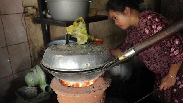 Proses memasak tongseng (Randy/detikTravel)