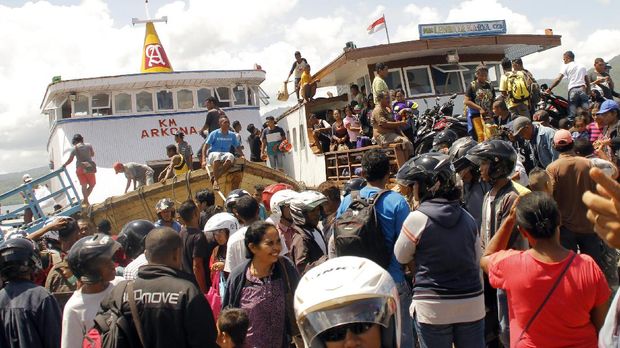 Ribuan peziarah yang mengunjungi Larantuka untuk Jumat Agung.