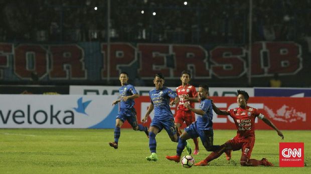 Tak Ada Permintaan Khusus Roberto Carlos Latih Persib