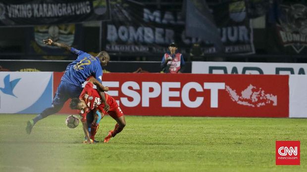 Carlton Cole hanya dua kali tampil sebagai starter di Persib Bandung.