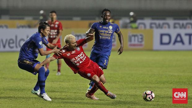Pengalamannya di lapangan bisa menjadi sosok inspiratif bagi pemain muda.