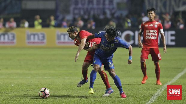 Hariono absen karena mengalami cedera saat membela Persib melawan Persija. (