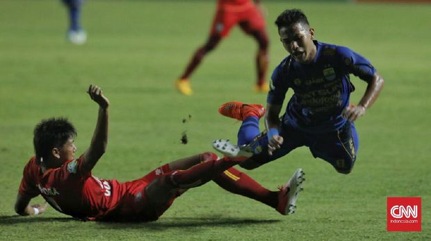 Persib Bandung kini berada di papan tengah Liga 1 dan kehilangan peluang meraih juara.