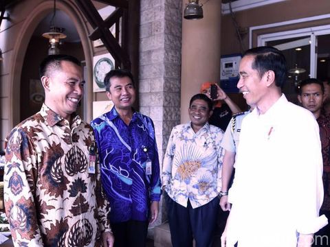  Jokowi Ajak Dua Orang Dekatnya yang Ulang Tahun Makan Bersama