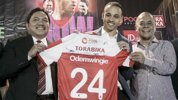 Peter Odemwingie sejauh ini masuk jajaran pencetak gol terbanyak sementara di Liga 1.