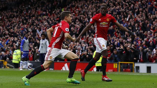 Jose Mourinho harus putar otak untuk mencari komposisi terbaik di lini tengah.