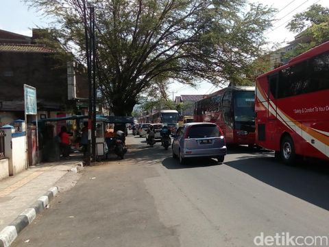 Hari Terakhir Libur, Jalan Menuju Tempat Wisata di Garut Padat