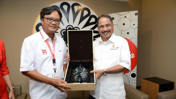 Menteri Pariwisata Arief Yahya dalam kunjungan ke kantor AirAsia (dok Kemenpar)