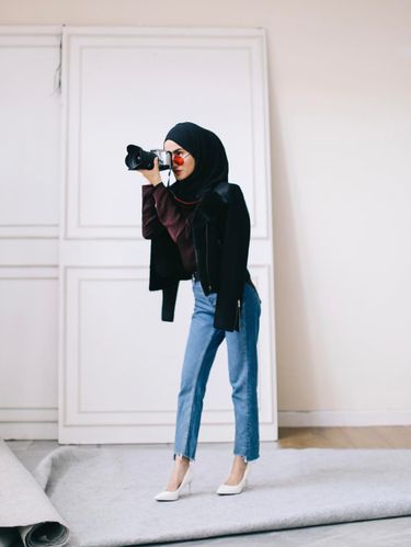 Foto 4 Model  Celana  Jeans yang Tren Dipakai Selebgram Hijab