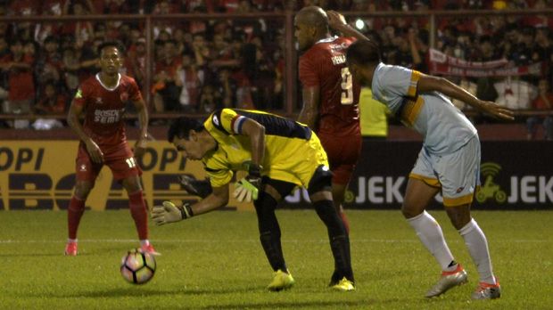 Choirul Huda sudah 18 tahun membela Persela Lamongan.