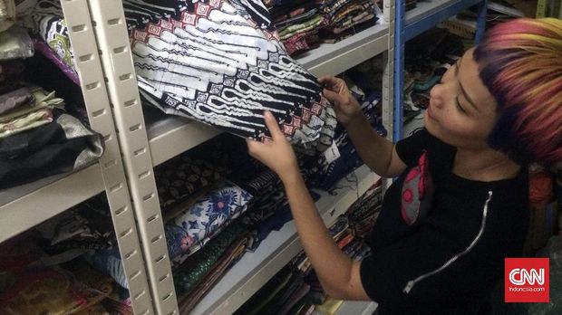Lenny Agustin, di Antara Kebaya, Kain Perca dan Keluarga
