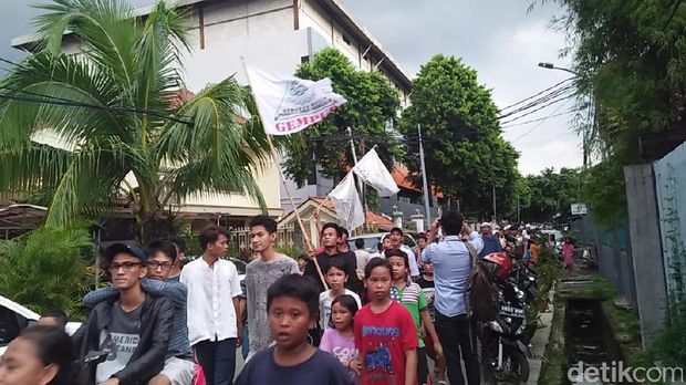 Anies-Sandi Menang, Warga Petamburan Syukuran Keliling Kampung