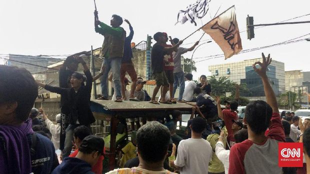 Warga Jatinegara Pawai Rayakan Keunggulan Anies-Sandi