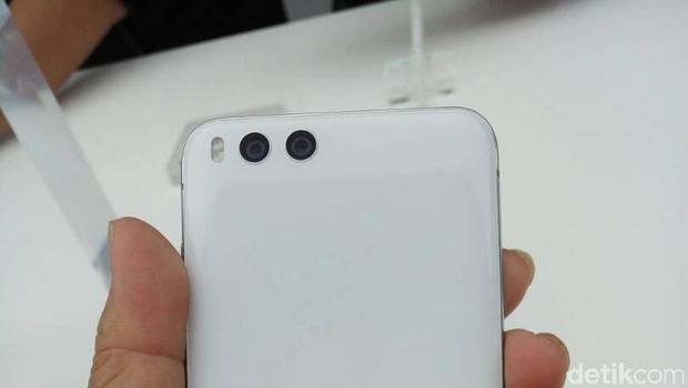 Kamera Ganda dan Hilangnya Port Audio 3,5mm di Mi 6