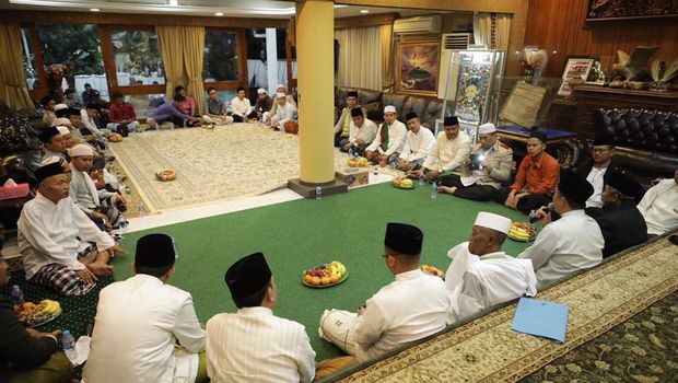 Menpora Doakan Pilkada Damai dan Cetuskan Ide Pesantren Olahraga