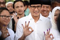 Salam 3 Jari Sandiaga Uno Usai Mencoblos