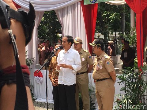 Jokowi berpidato di TPS 04 Gambir