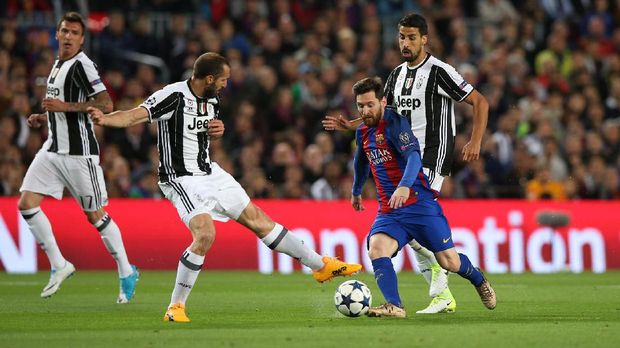 Lionel Messi dijaga ketat lini tengah dan belakang Barcelona.