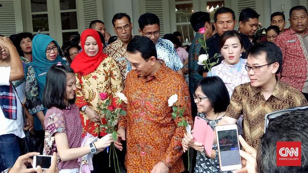 Mawar Hari Kartini untuk Ahok