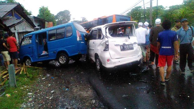 Detik-detik Mengerikan Sesaat Setelah Kecelakaan Maut di Puncak