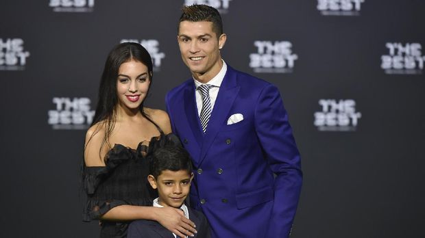Cristiano Ronaldo dikabarkan akan memiliki anak dari Georgina Rodriguez.