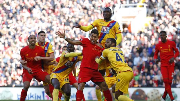 Cristian Benteke menjadi momok bagi mantan timnya, Liverpool. (