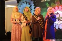 Gaya Hijab Istri Deddy Mizwar yang Menarik Atensi di 