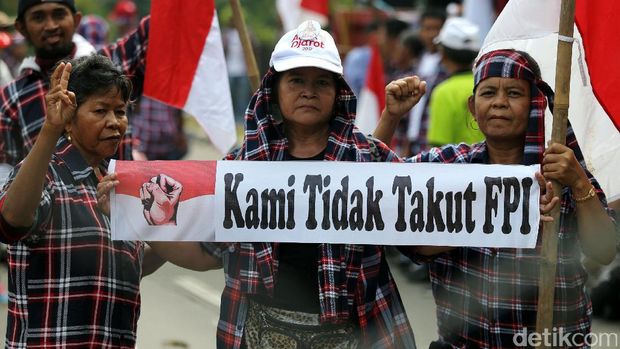 #AyoPenjarakanAhok vs #FreeAhok Warnai Pledoi Ahok