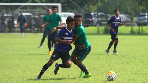 Bentrokan antara supoter Persita dan pendukung PSMS mengakibatkan satu pendukung La Viola tewas. (