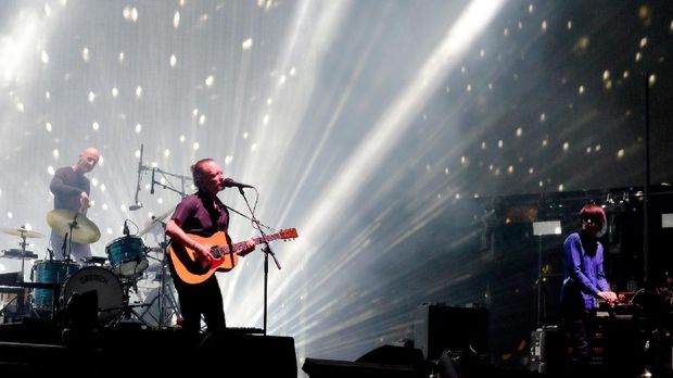 Konser Radiohead di Israel tetap ramai penonton, bahkan ada yang datang dari Palestina.