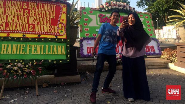 Ratusan Karangan Bunga untuk Ahok